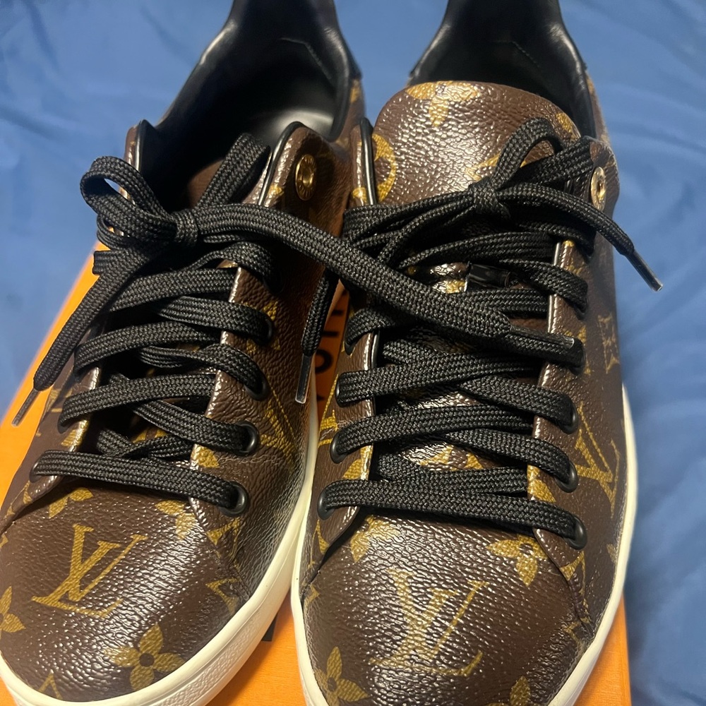Louis Vuitton Front Row Sneaker - Picture 2 of 12